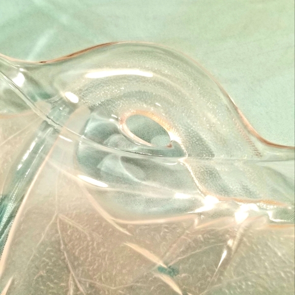 Glass Scalloped Serving Platter With Hibiscus Embossed Pattern 13 1/2" across. - Picture 3 of 6